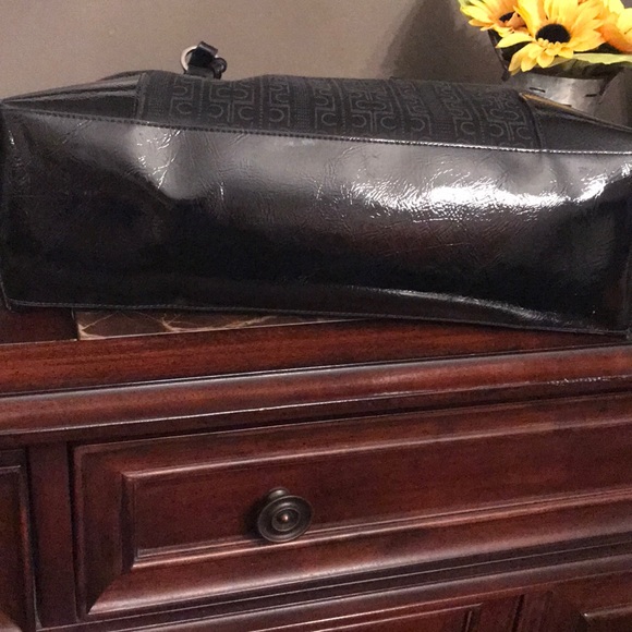 Liz Claiborne large black purse. - Picture 6 of 12